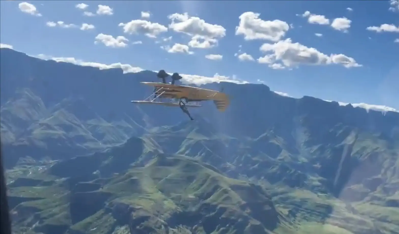 《碟中諜8》花絮曝光！阿湯哥扒飛機(jī)竟是實景拍攝