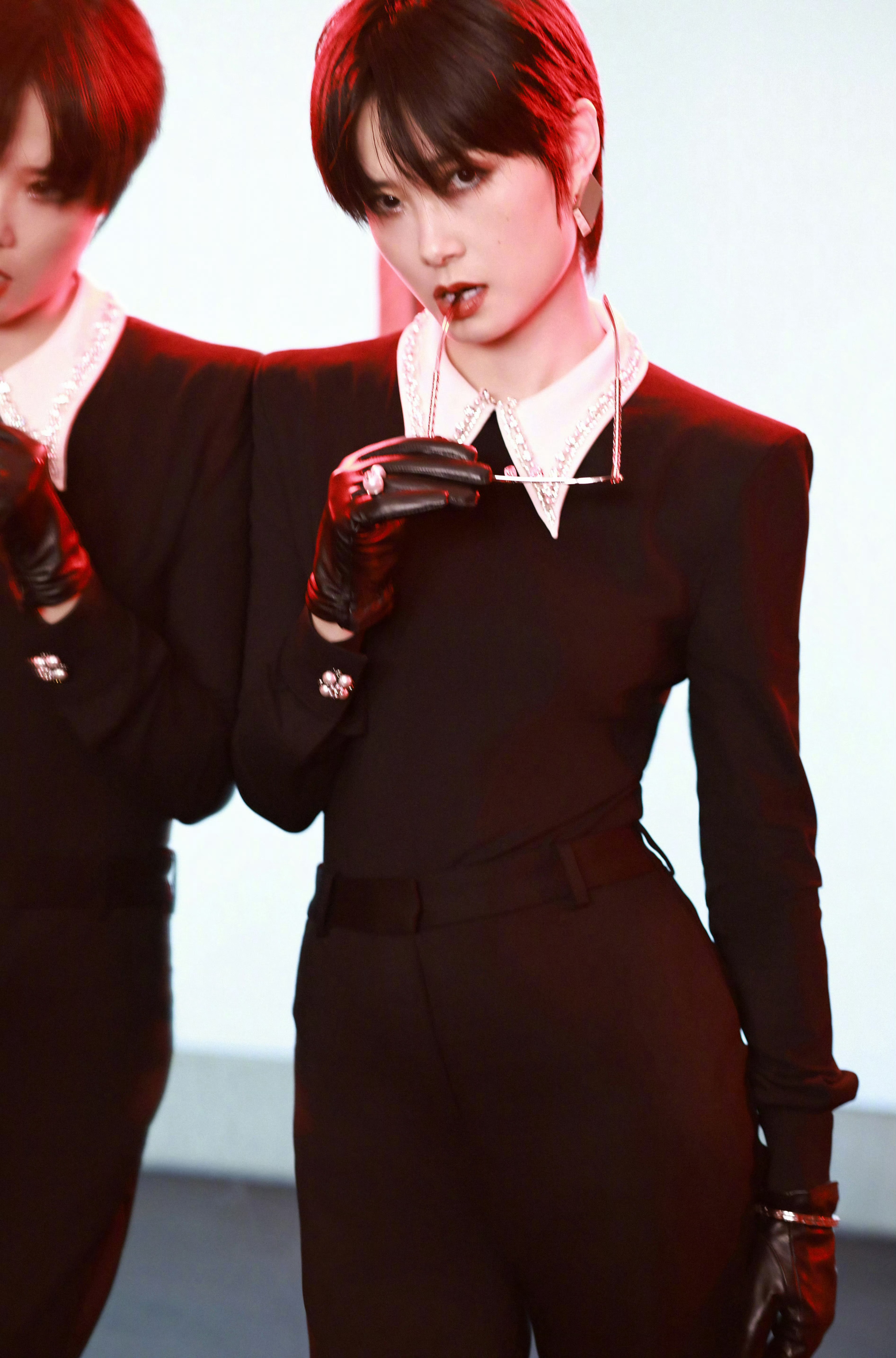 001OXMtPgy1hpkn1uk1ebj62x64fc1kz02.jpg 李宇春驚艷亮相時(shí)尚芭莎年度派對(duì)/壹號(hào)娛樂(lè)