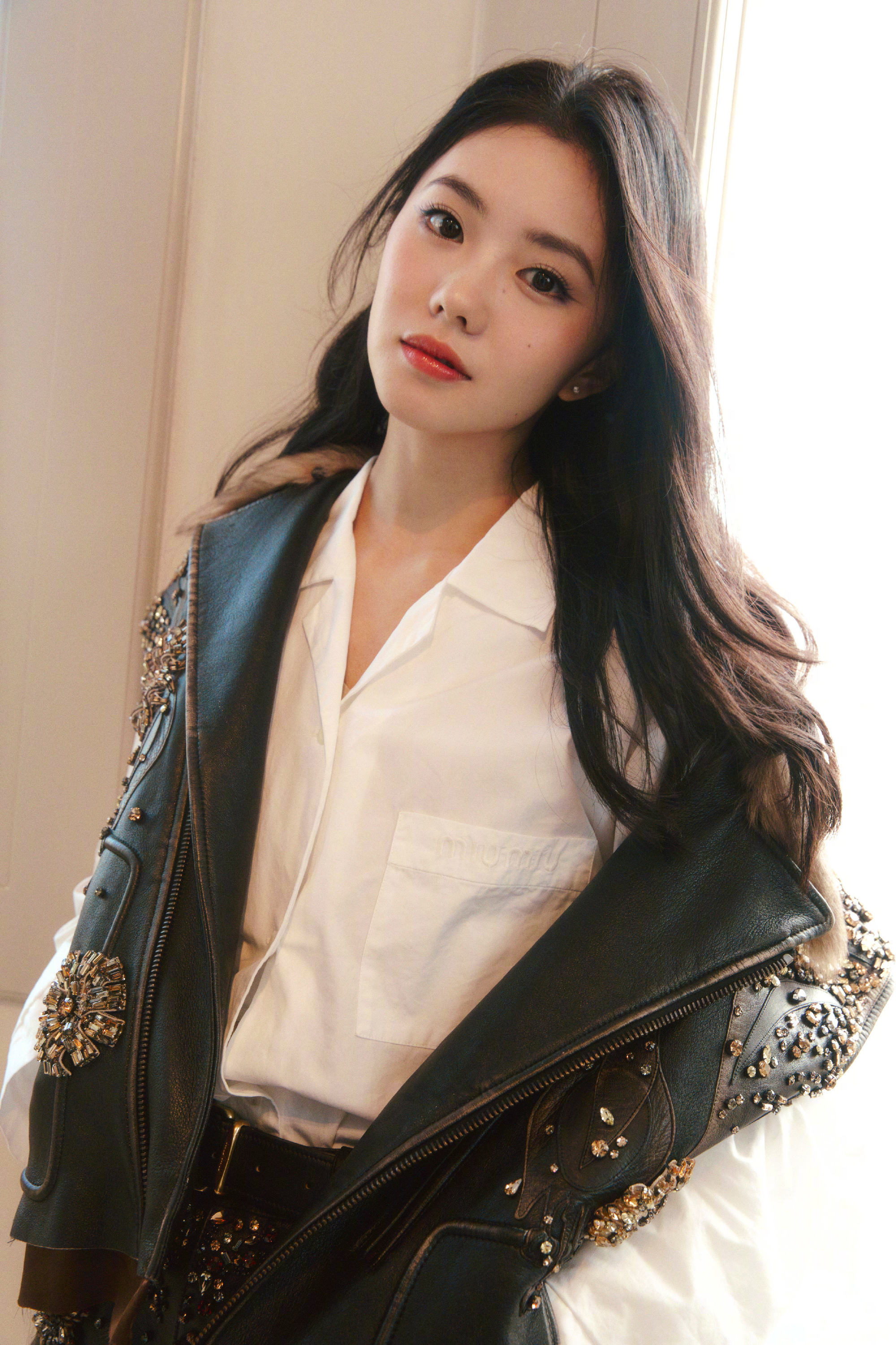 001OXMtPgy1hu71mc815yj622o340e8302.jpg 劉浩存MIUMIU大秀/壹號娛樂