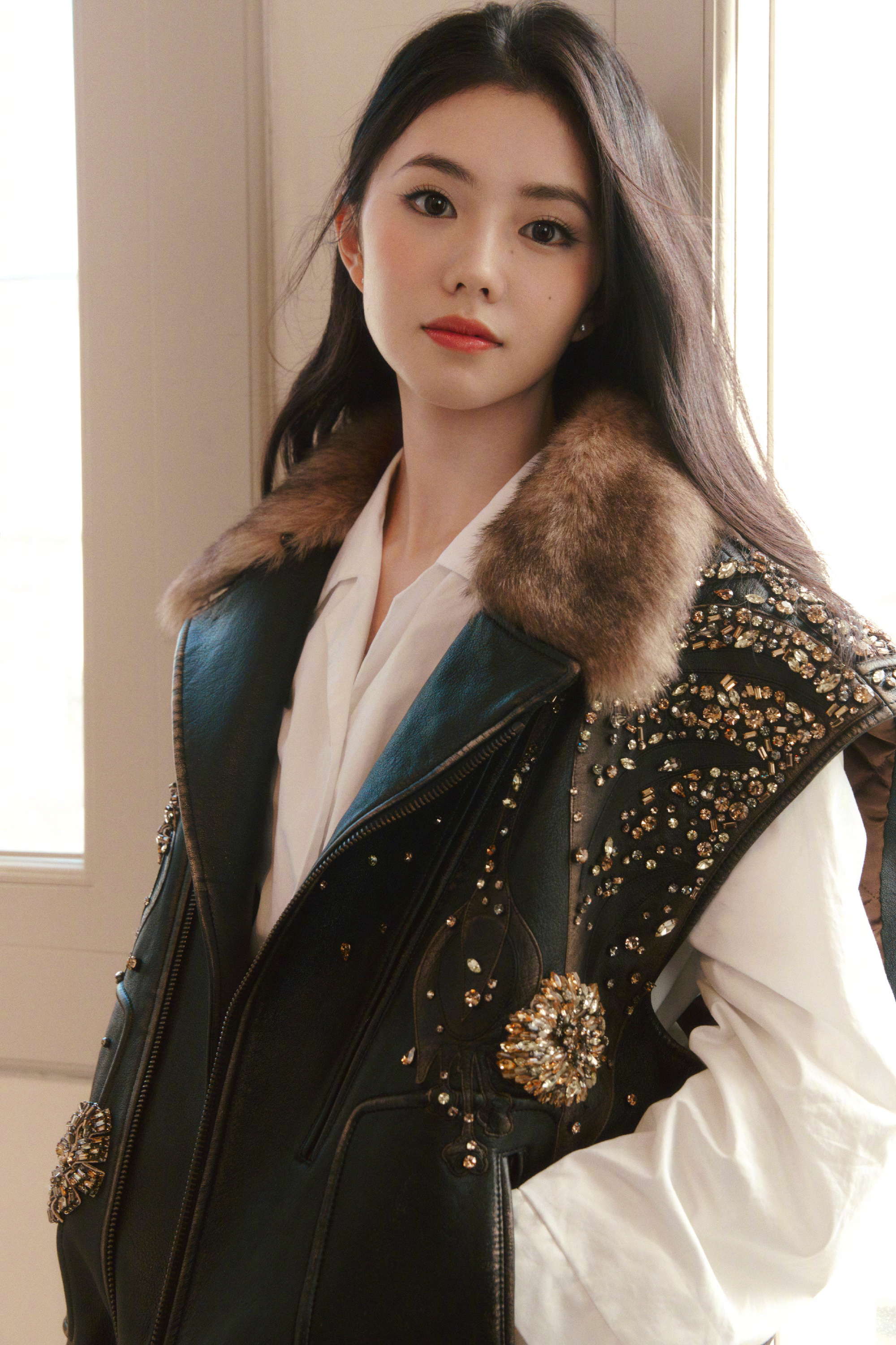 001OXMtPgy1hu71mp61ekj622o3407wj02.jpg 劉浩存MIUMIU大秀/壹號娛樂